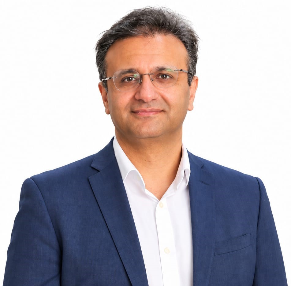 Mr Rashid Zia MBBS BSc MRCSEd in Ophthalmology Headshot